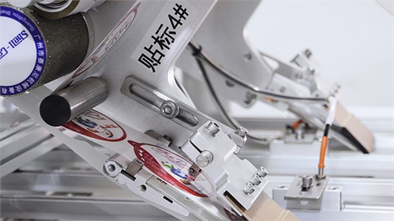 平面自动贴标机