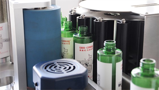 高速星轮式圆瓶定位贴标机