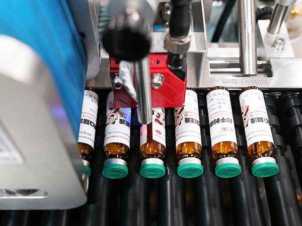 S606 立进立出卧式圆瓶智能贴标机视频