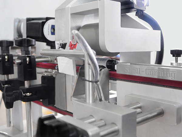 S610卧式圆瓶智能贴标机视频