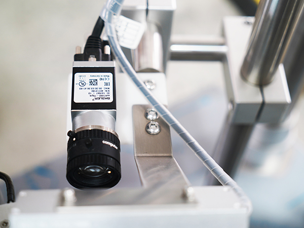 S310立式圆瓶智能贴标机